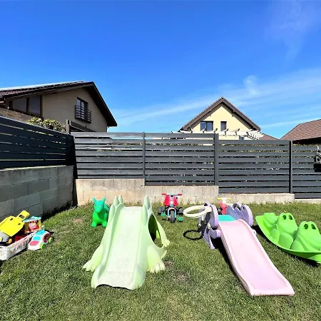 Holiday Family House *